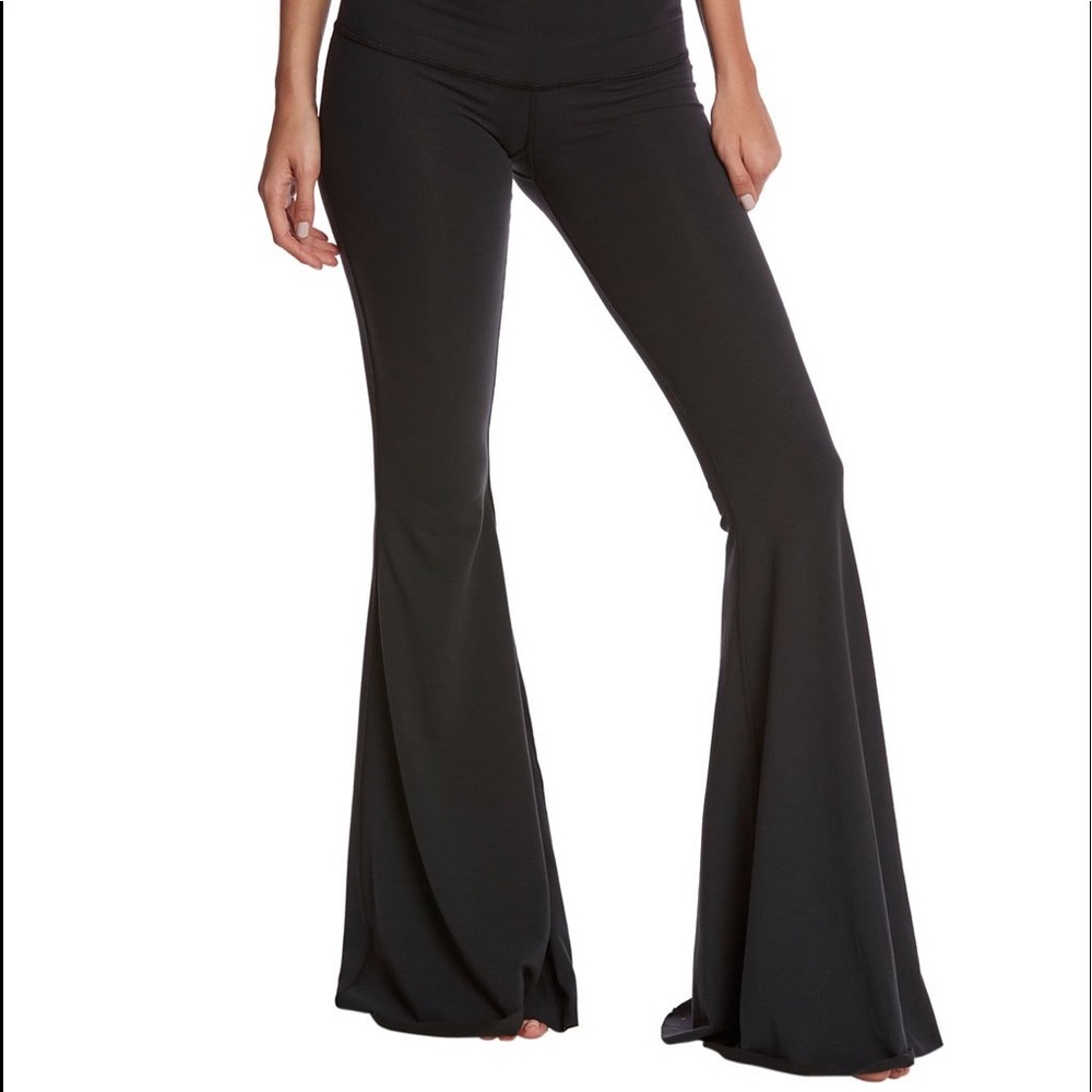 Teeki Bells solid black